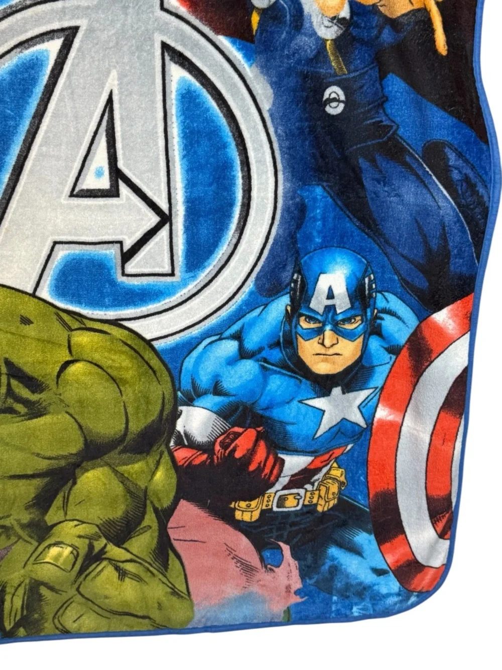 Marvel Avengers Iconic Character Blanket Hulk, Captain America, Iron Man, Thor